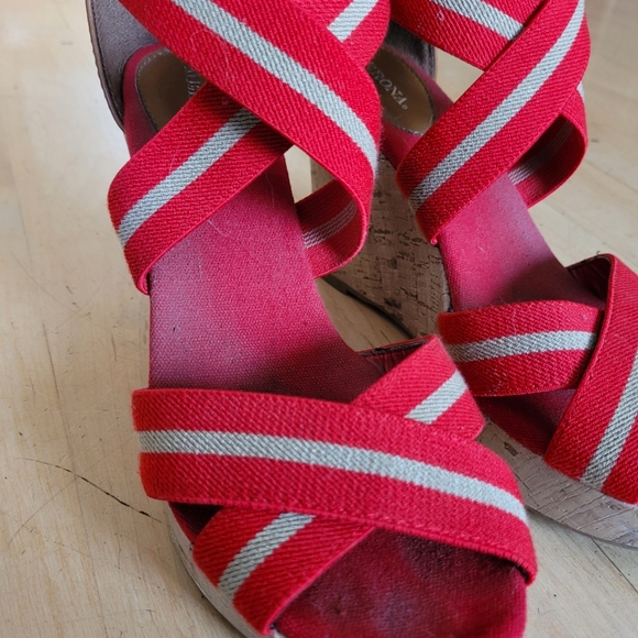 Red Wedges, Target Merona Size 8 - Picture 4 of 5